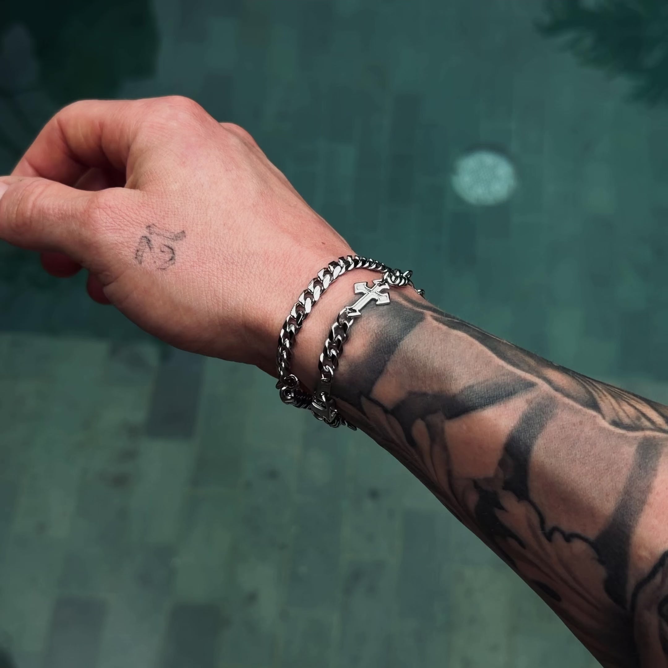 服/ファッション ALCHEMY GOTHIC: Cross Bracelet Anastasia K12 - SILVER GOTHIC CROSS BRACELET