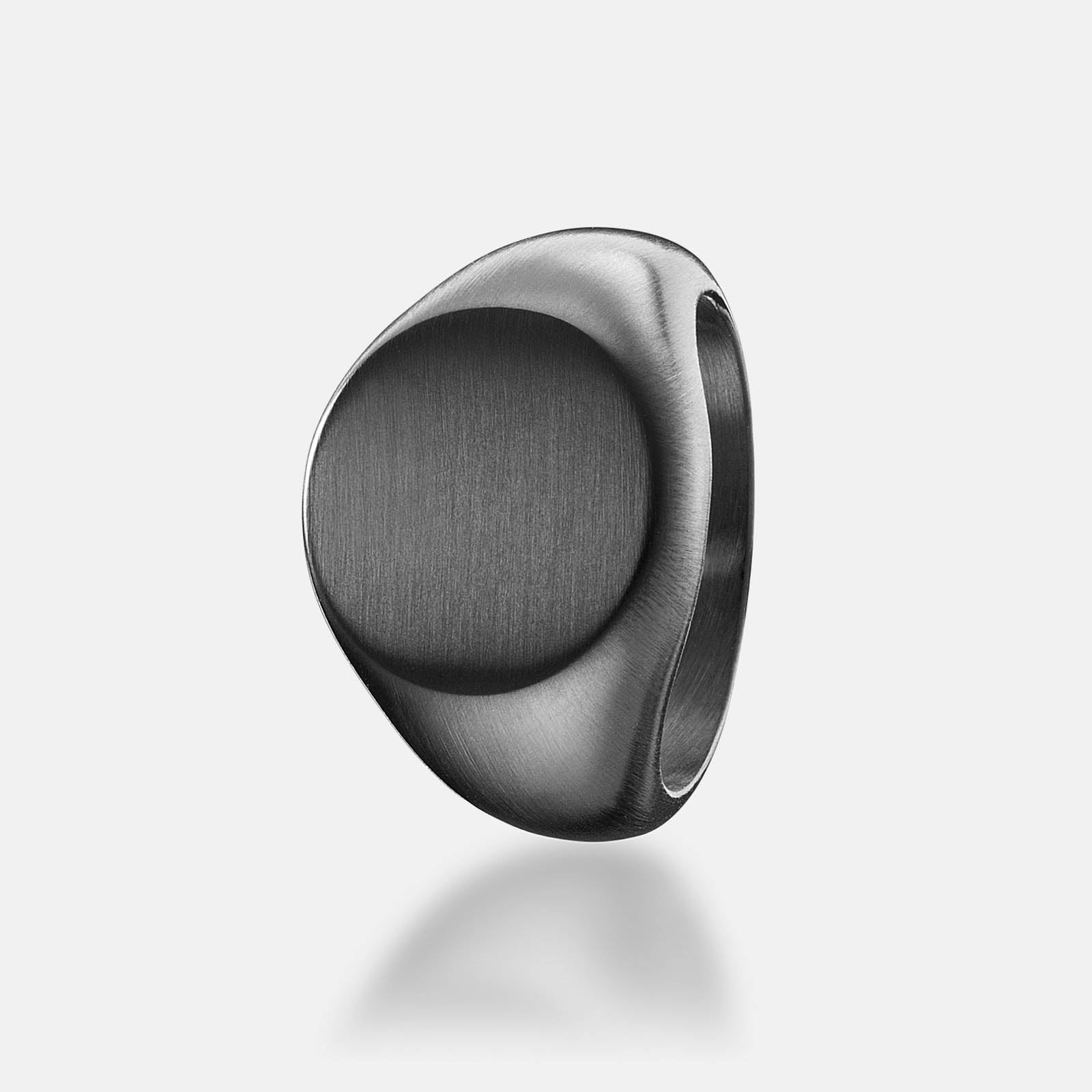 K12 - BLACK SIGNET RING