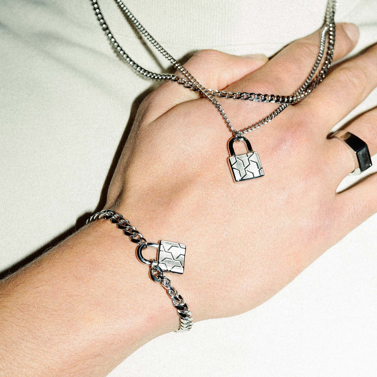 K12 - ANILLO DE SELLO FORJADO EN PLATA